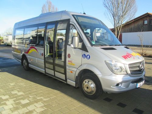 Bus422-002.JPG